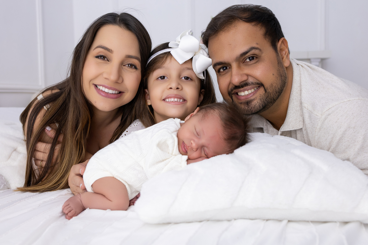 Ensaio Newborn natural do Murilo, ensaio em estúdio em Londrina-pr, fotografa especializada em ensaios em família.