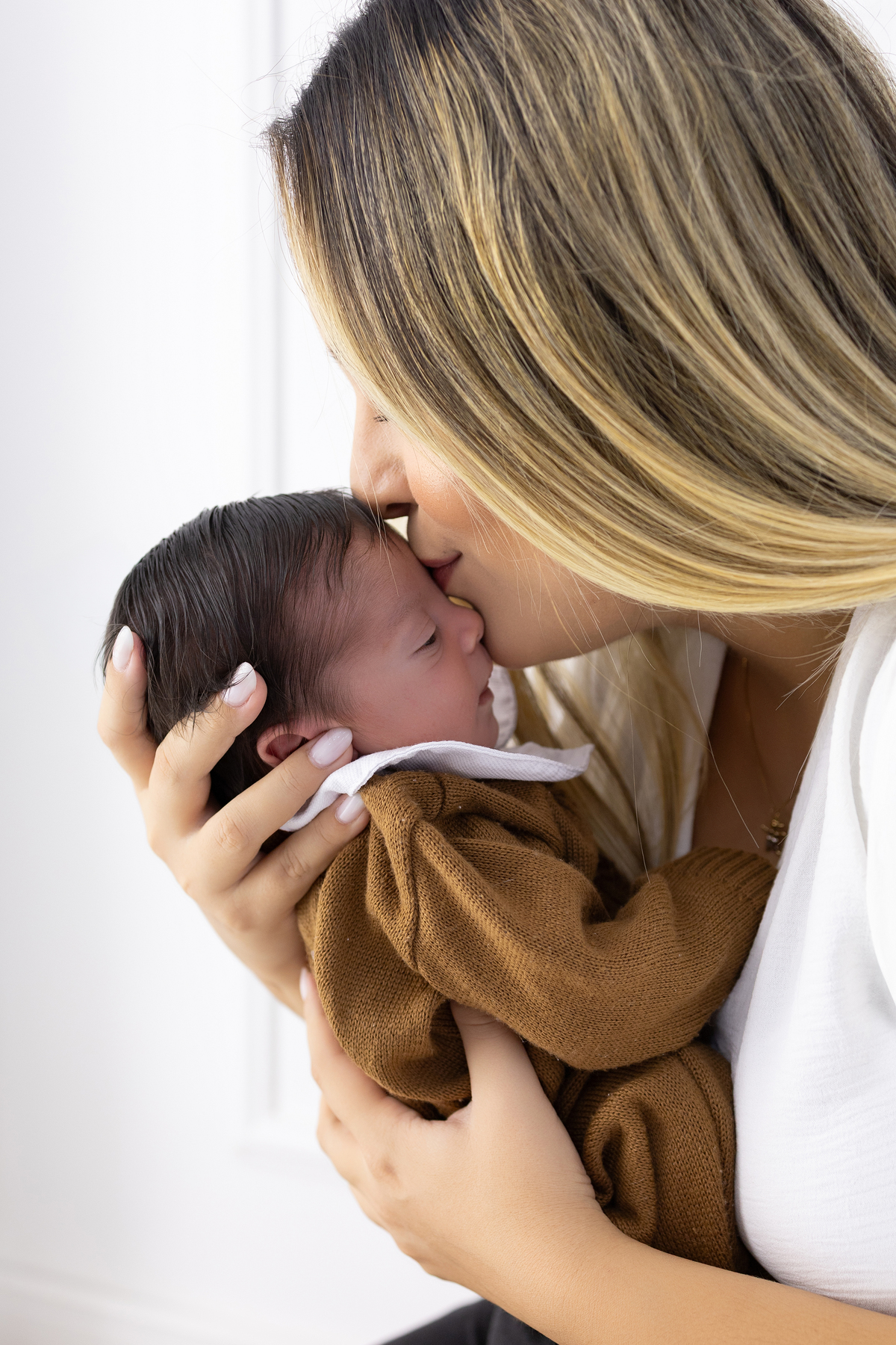 Ensaio Newborn natural do Pedro, ensaio em estúdio em Londrina-Pr, fotógrafa especializada em ensaios de bebê em família.