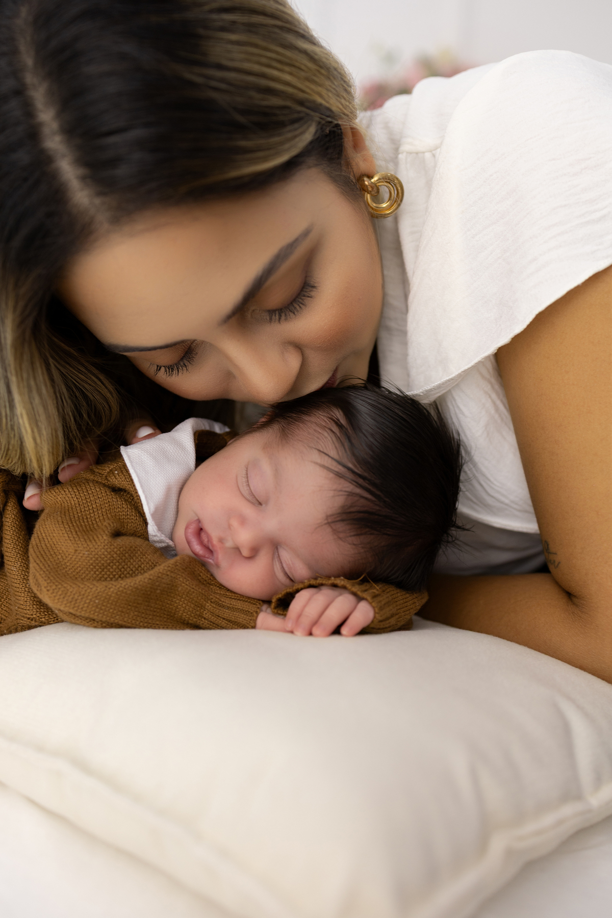 Ensaio Newborn natural do Pedro, ensaio em estúdio em Londrina-Pr, fotógrafa especializada em ensaios de bebê em família.