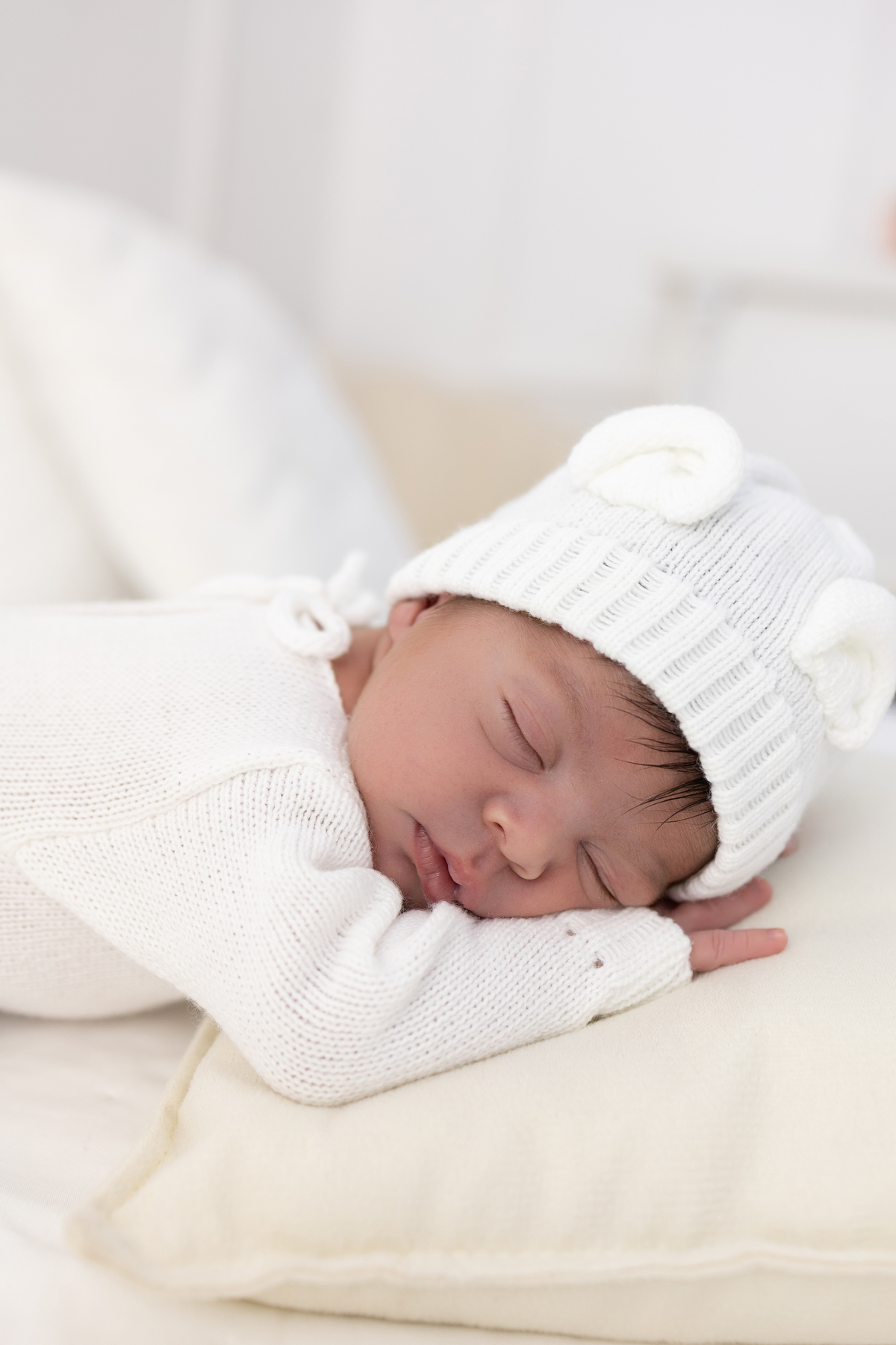 Ensaio Newborn natural do Pedro, ensaio em estúdio em Londrina-Pr, fotógrafa especializada em ensaios de bebê em família.