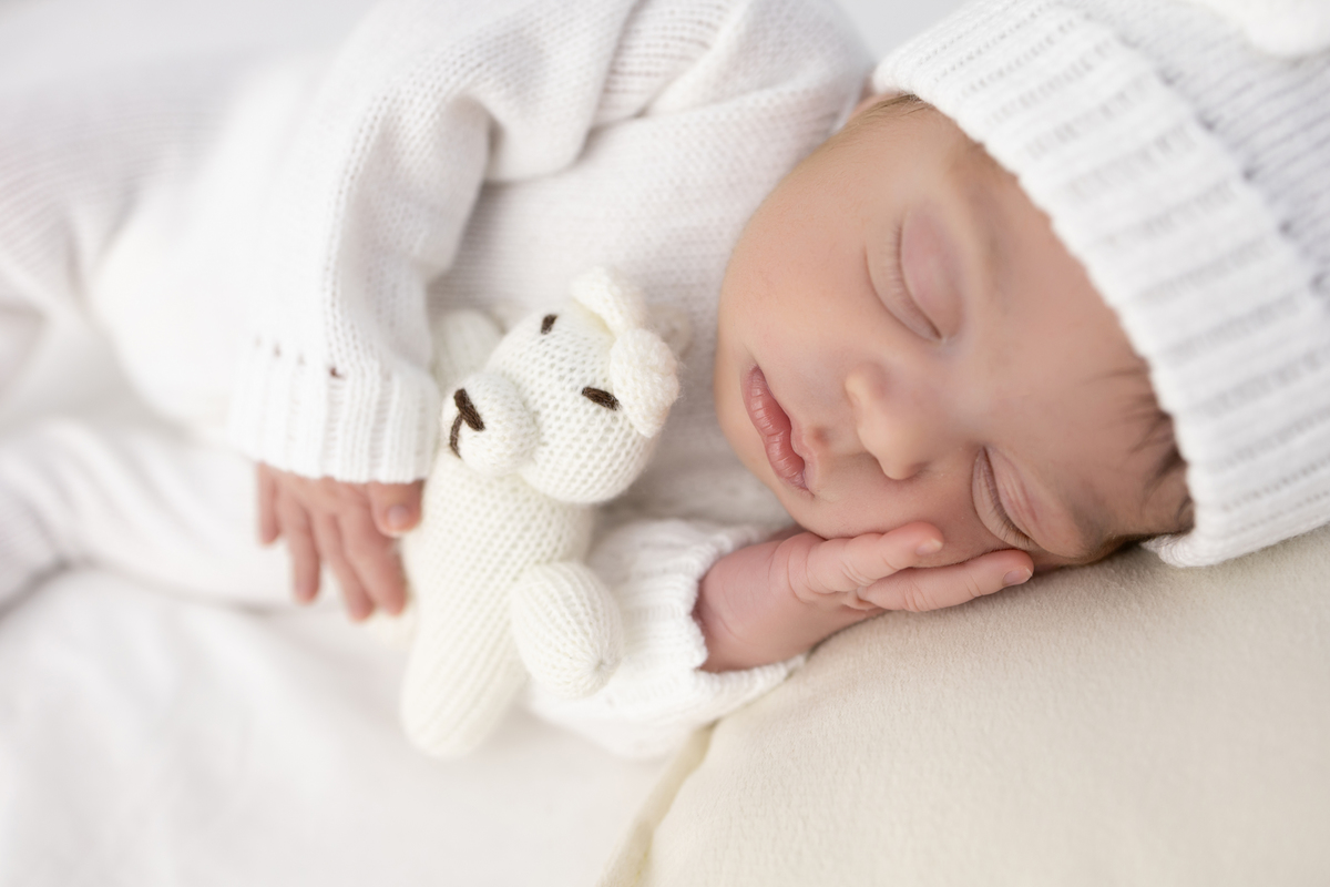 Ensaio Newborn natural do Pedro, ensaio em estúdio em Londrina-Pr, fotógrafa especializada em ensaios de bebê em família.