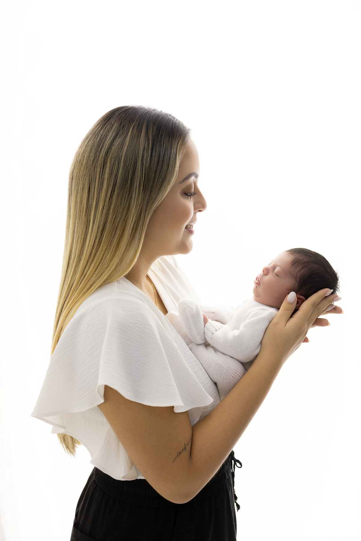 Ensaio Newborn natural do Pedro, ensaio em estúdio em Londrina-Pr, fotógrafa especializada em ensaios de bebê em família.