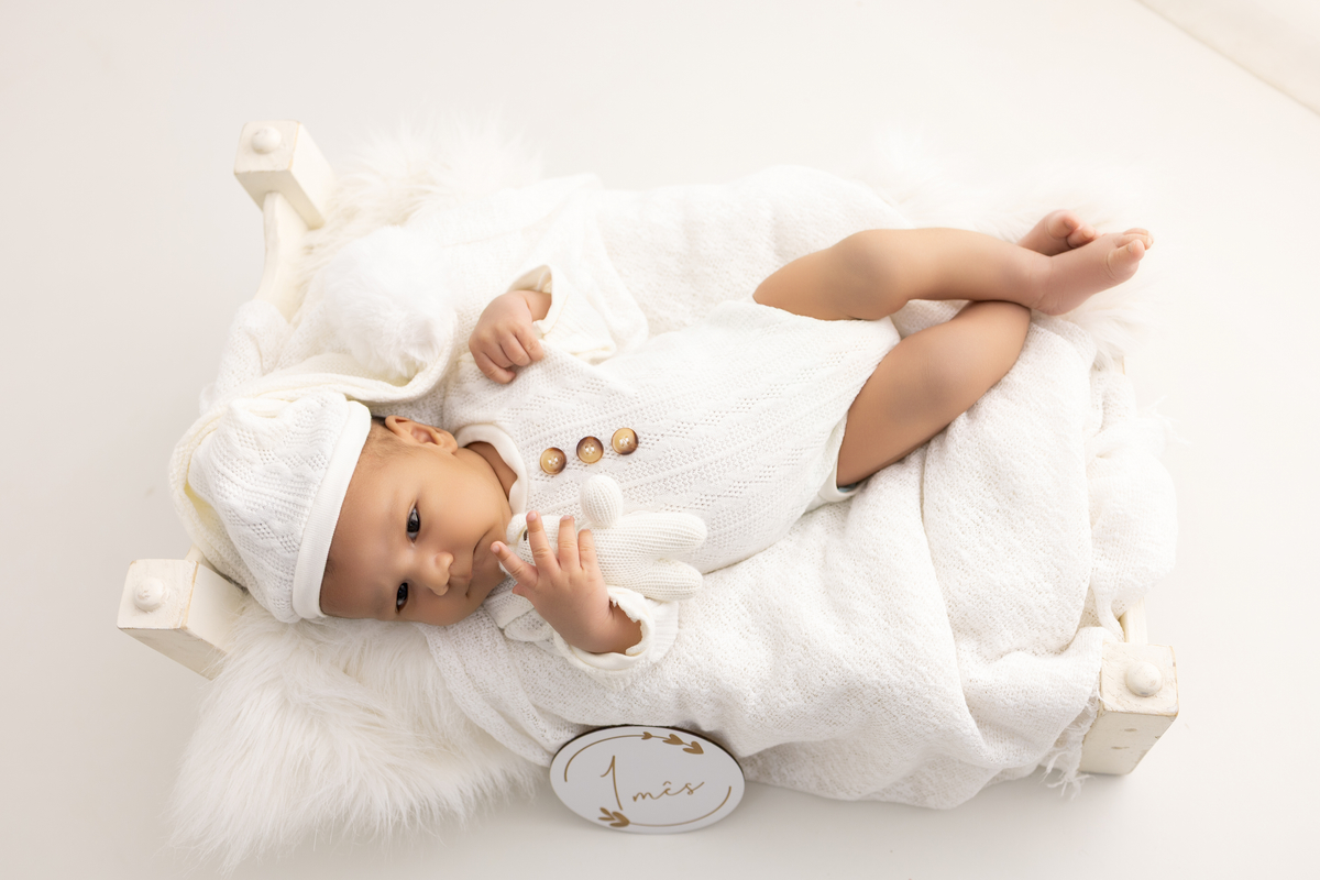 Ensaio Newborn natural do Emanuel, ensaio em estúdio em Londrina-pr, fotografa especializada em ensaios em bebê em família.