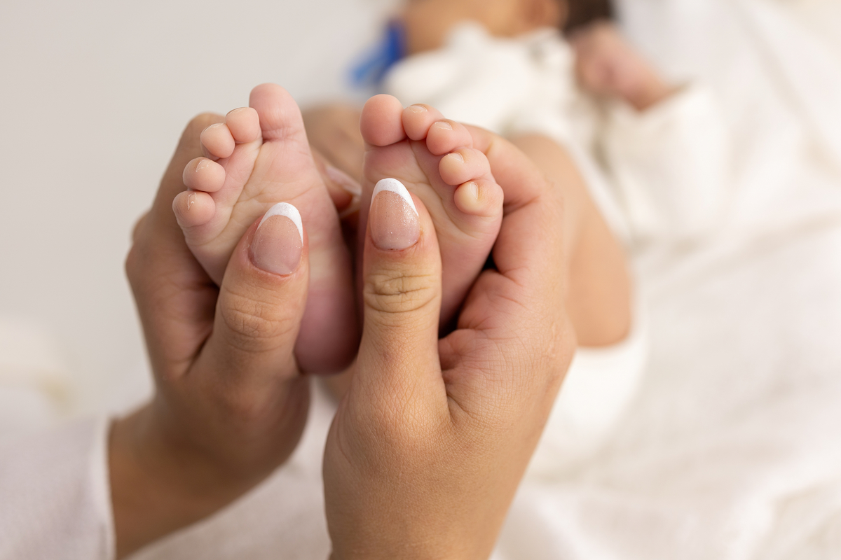 Ensaio Newborn natural do Emanuel, ensaio em estúdio em Londrina-pr, fotografa especializada em ensaios em bebê em família.
