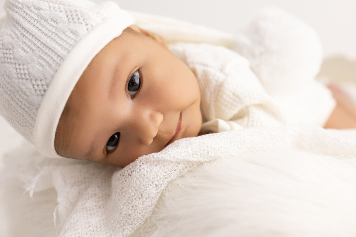 Ensaio Newborn natural do Emanuel, ensaio em estúdio em Londrina-pr, fotografa especializada em ensaios em bebê em família.