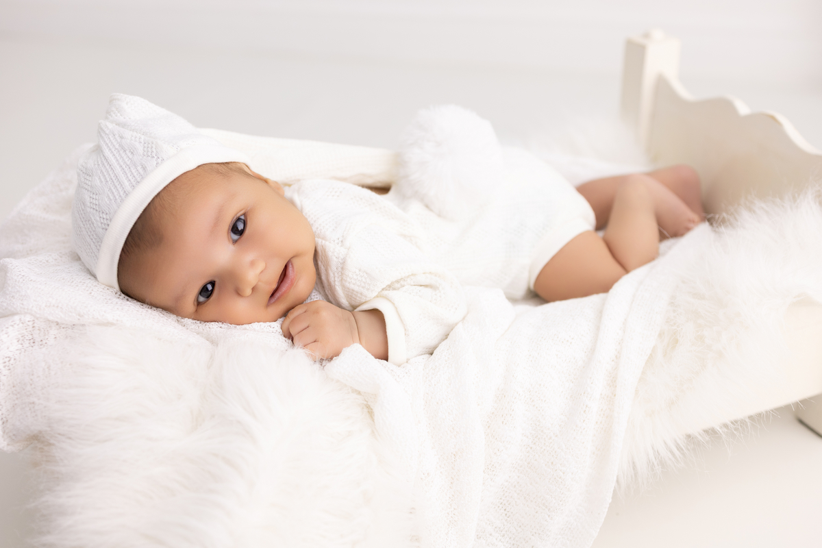 Ensaio Newborn natural do Emanuel, ensaio em estúdio em Londrina-pr, fotografa especializada em ensaios em bebê em família.