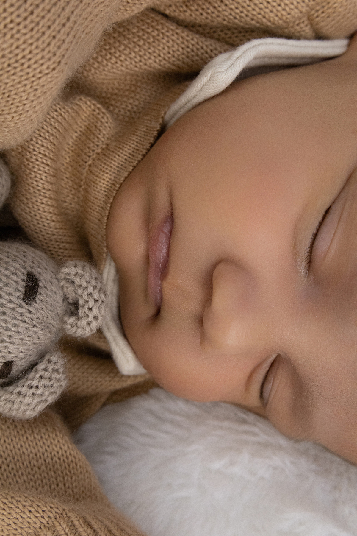 Ensaio Newborn natural do Emanuel, ensaio em estúdio em Londrina-pr, fotografa especializada em ensaios em bebê em família.