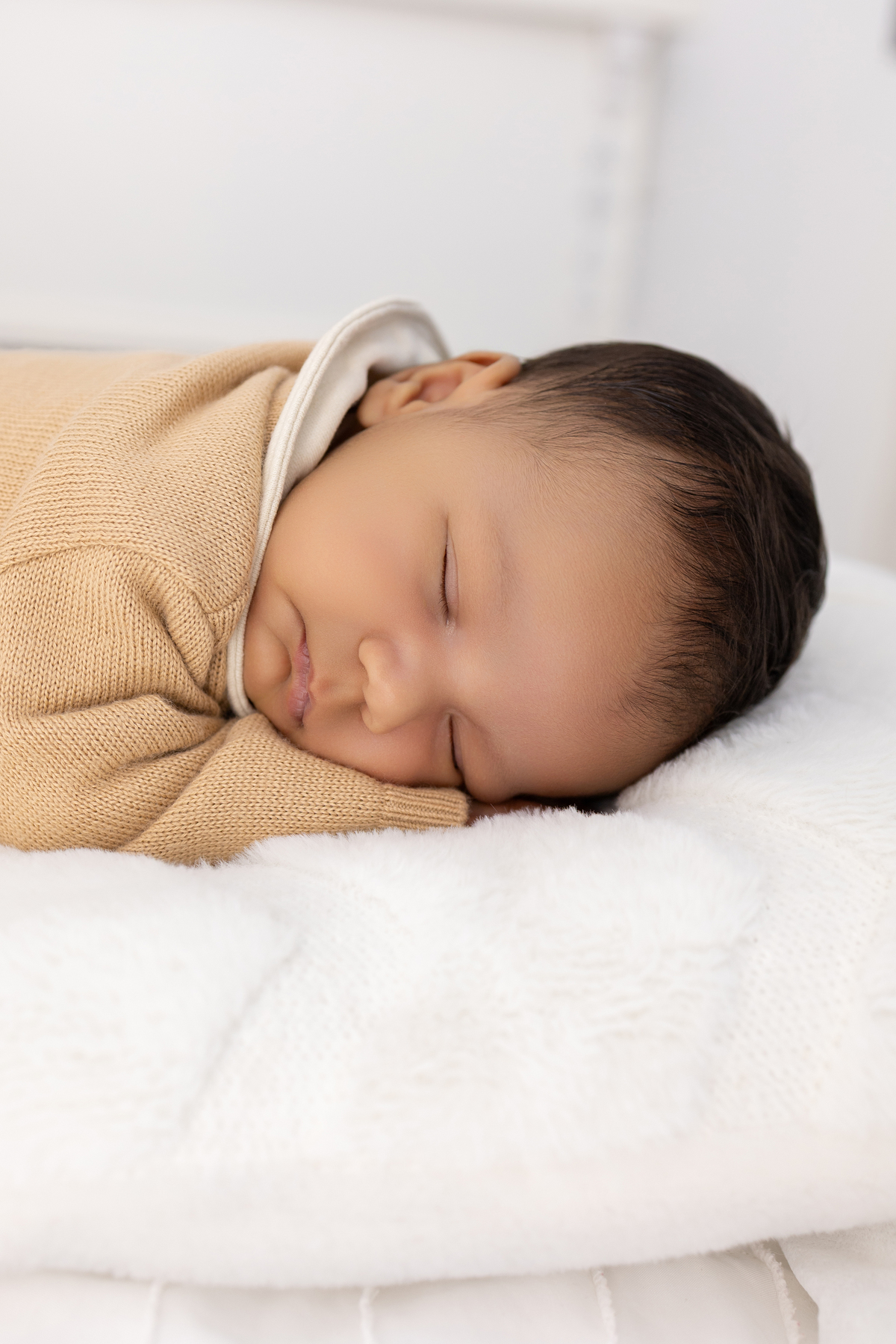 Ensaio Newborn natural do Emanuel, ensaio em estúdio em Londrina-pr, fotografa especializada em ensaios em bebê em família.