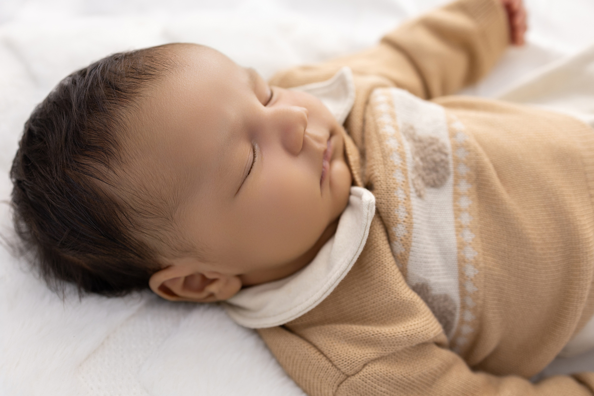 Ensaio Newborn natural do Emanuel, ensaio em estúdio em Londrina-pr, fotografa especializada em ensaios em bebê em família.