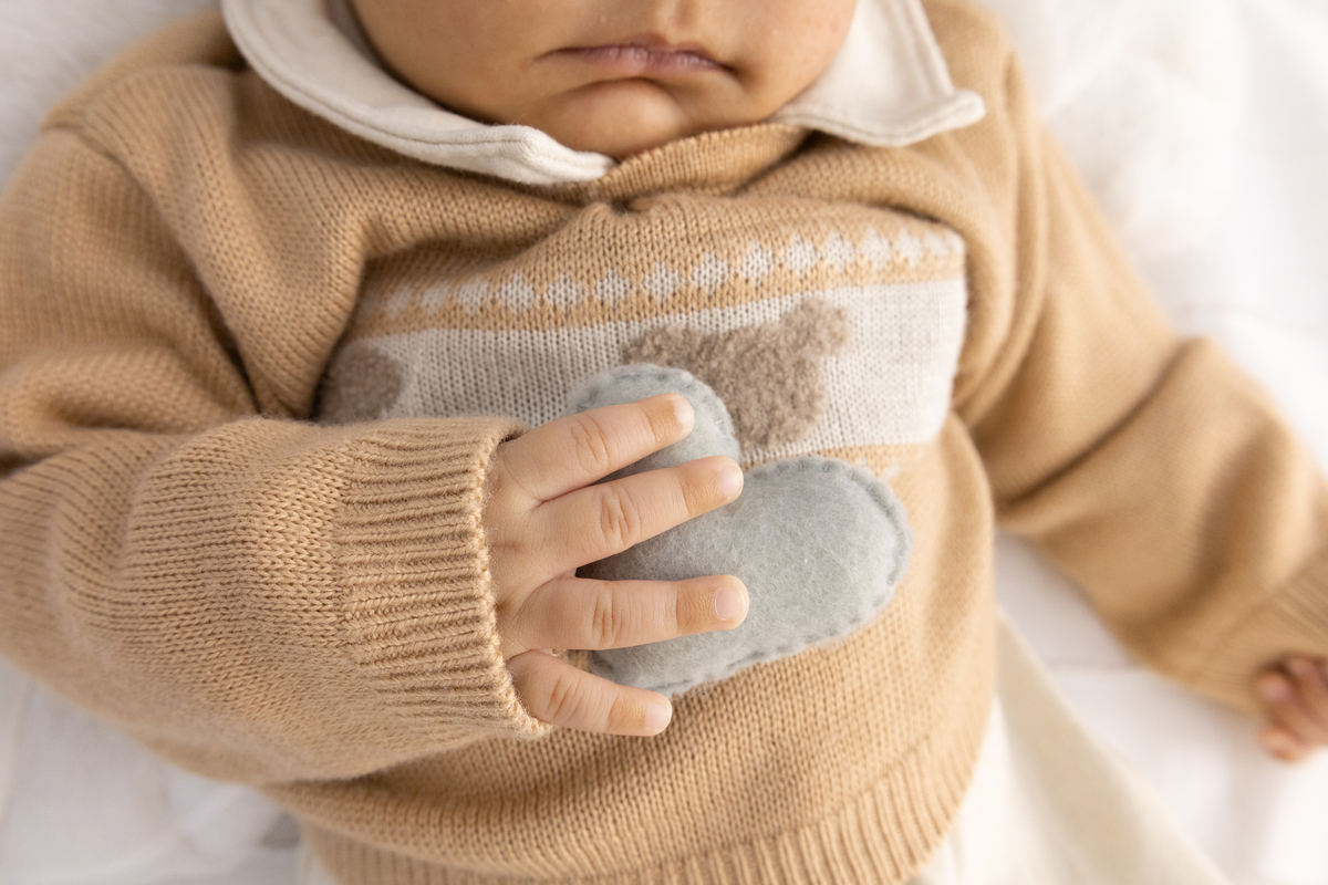 Ensaio Newborn natural do Emanuel, ensaio em estúdio em Londrina-pr, fotografa especializada em ensaios em bebê em família.