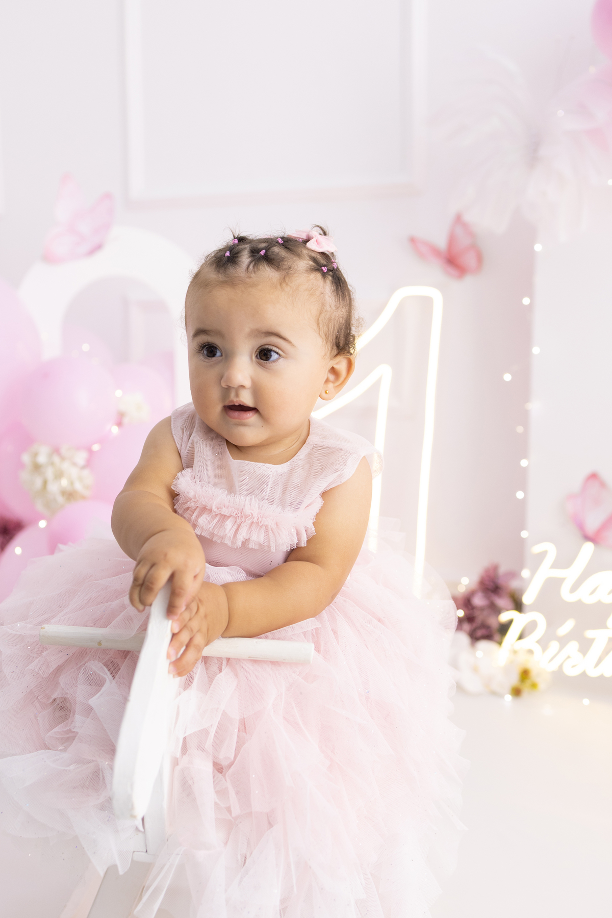 Ensaio smash the cake em estúdio. Fotógrafa em Londrina especializada em ensaios de bebês em estúdio. Ensaio de aniversário. bebê de 1 ano.