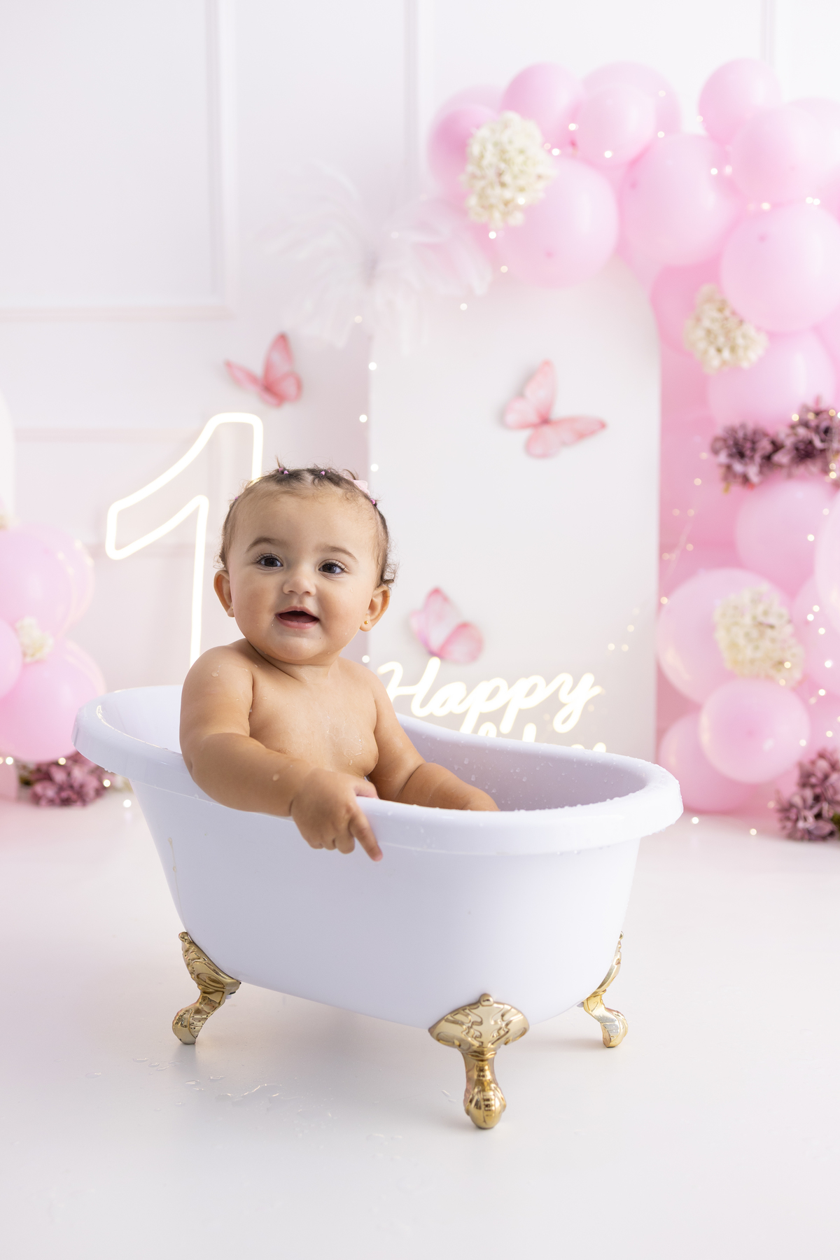 Ensaio smash the cake em estúdio. Fotógrafa em Londrina especializada em ensaios de bebês em estúdio. Ensaio de aniversário. bebê de 1 ano.