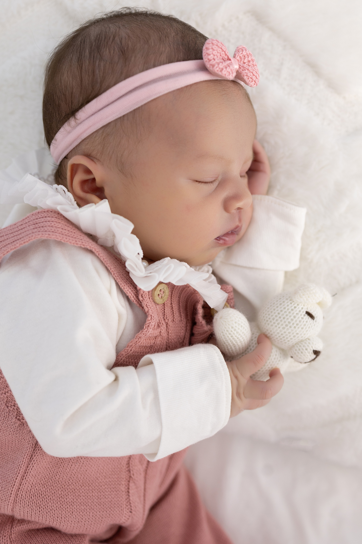 Ensaio Newborn natural da Laura, ensaio em estúdio em Londrina-pr, fotografa especializada em ensaios de bebês em família.