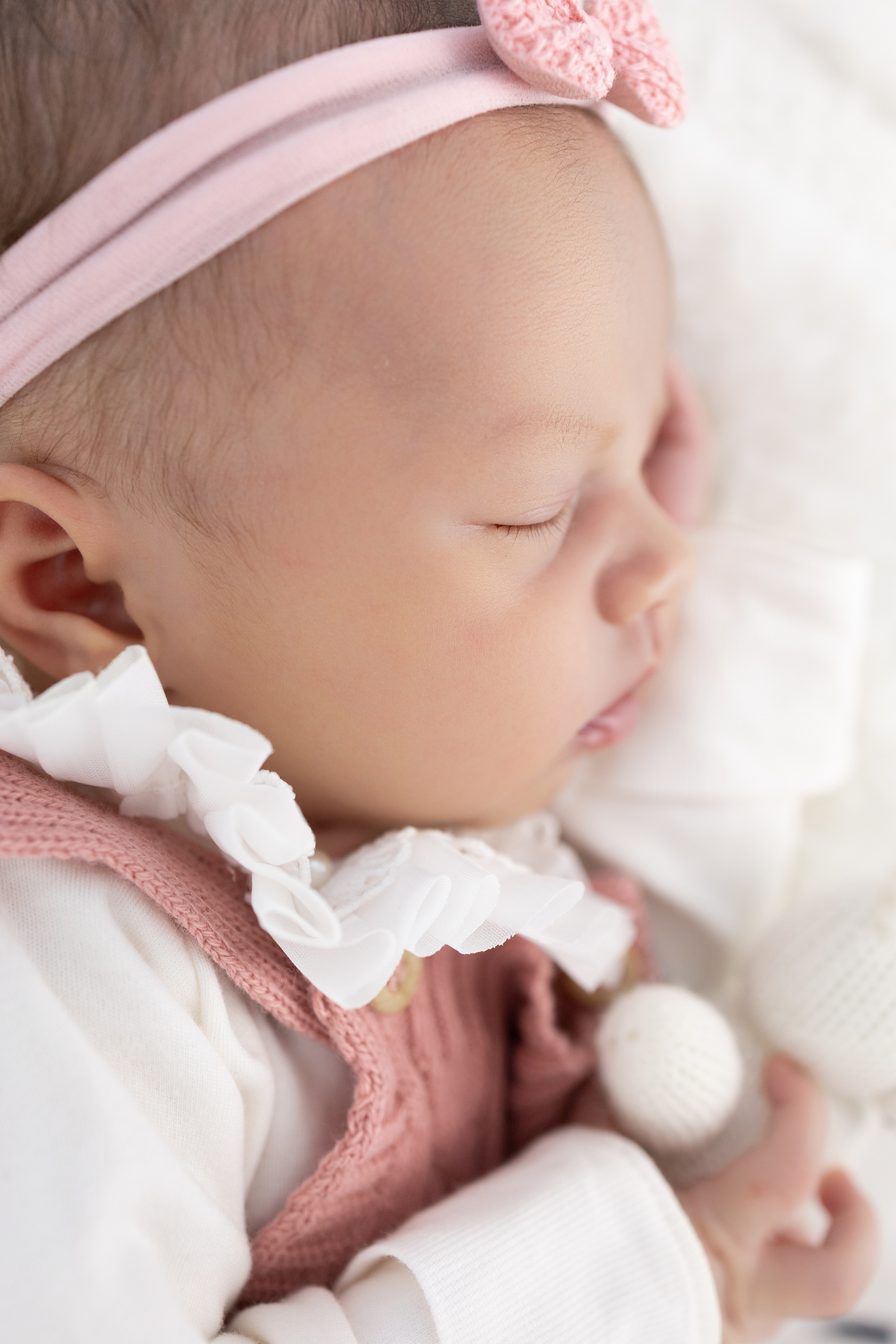 Ensaio Newborn natural da Laura, ensaio em estúdio em Londrina-pr, fotografa especializada em ensaios de bebês em família.