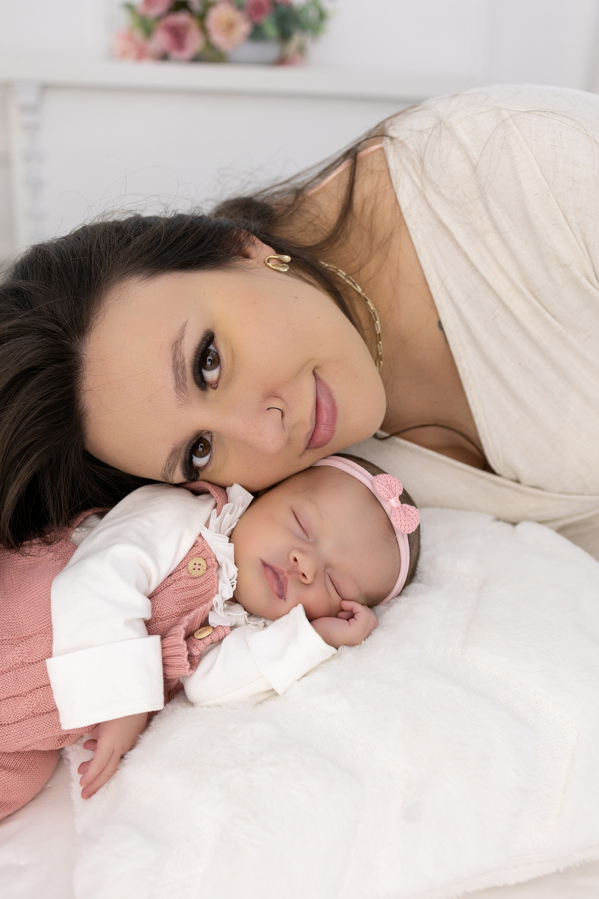 Ensaio Newborn natural da Laura, ensaio em estúdio em Londrina-pr, fotografa especializada em ensaios de bebês em família.