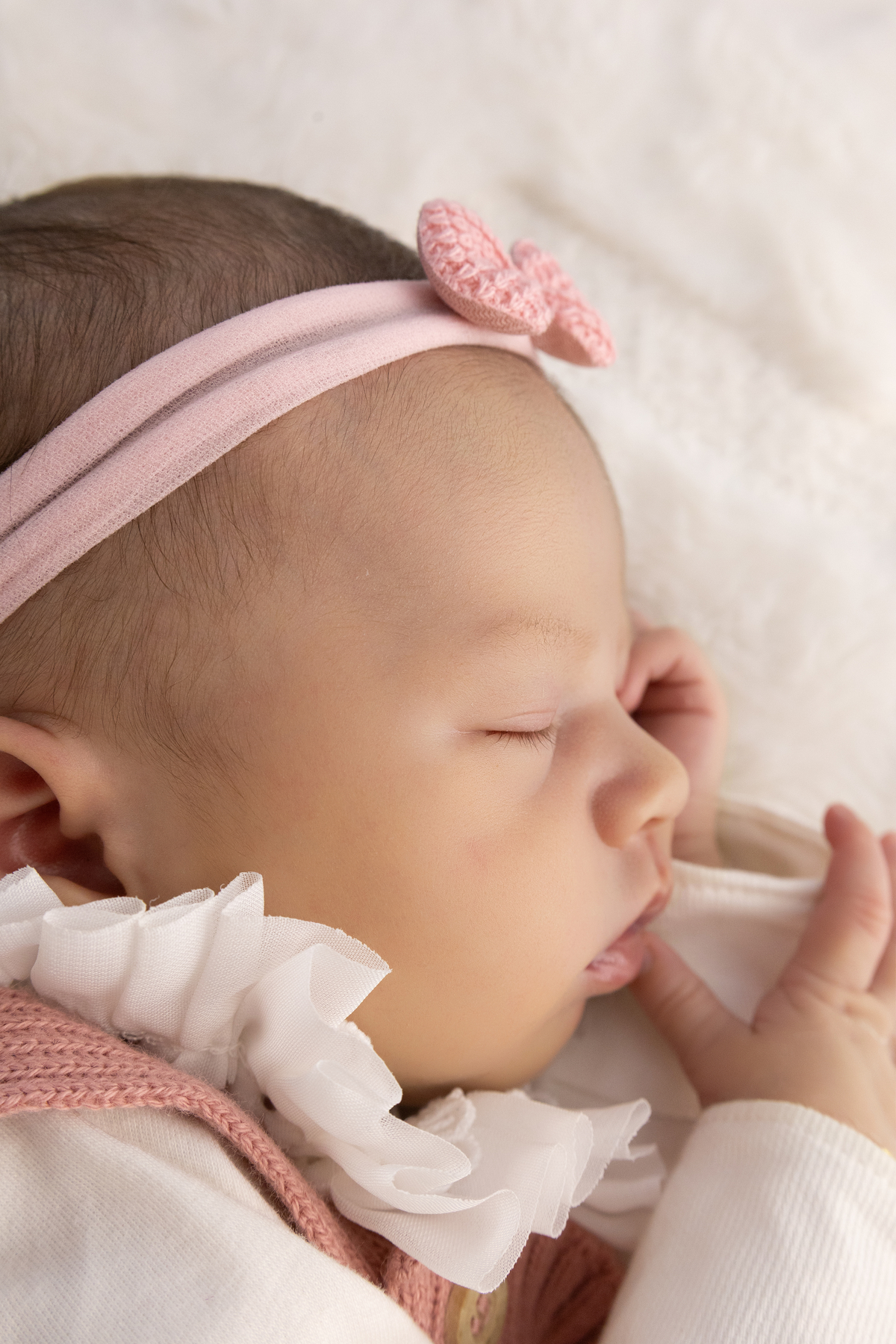 Ensaio Newborn natural da Laura, ensaio em estúdio em Londrina-pr, fotografa especializada em ensaios de bebês em família.