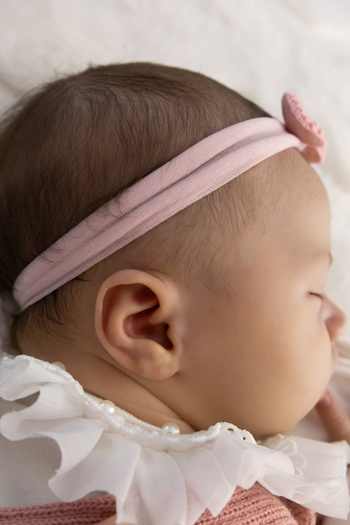 Ensaio Newborn natural da Laura, ensaio em estúdio em Londrina-pr, fotografa especializada em ensaios de bebês em família.