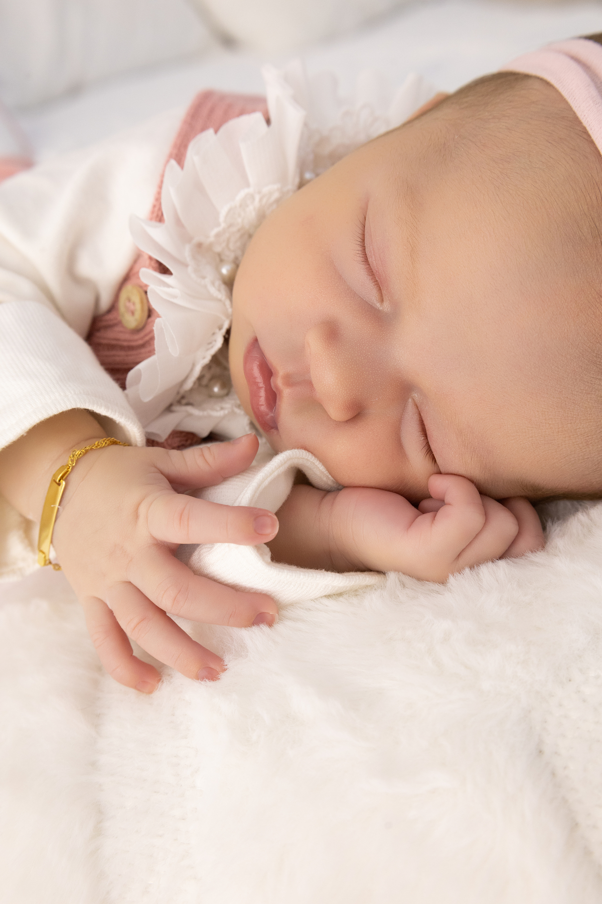 Ensaio Newborn natural da Laura, ensaio em estúdio em Londrina-pr, fotografa especializada em ensaios de bebês em família.