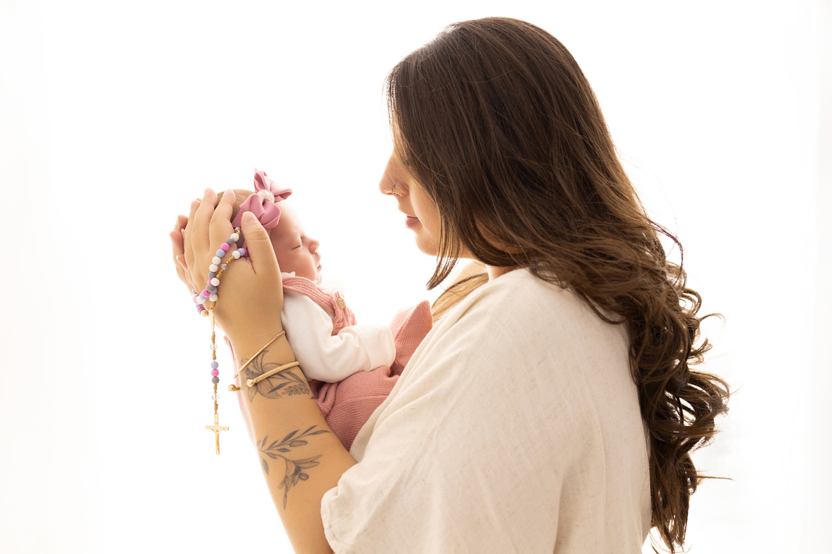 Ensaio Newborn natural da Laura, ensaio em estúdio em Londrina-pr, fotografa especializada em ensaios de bebês em família.