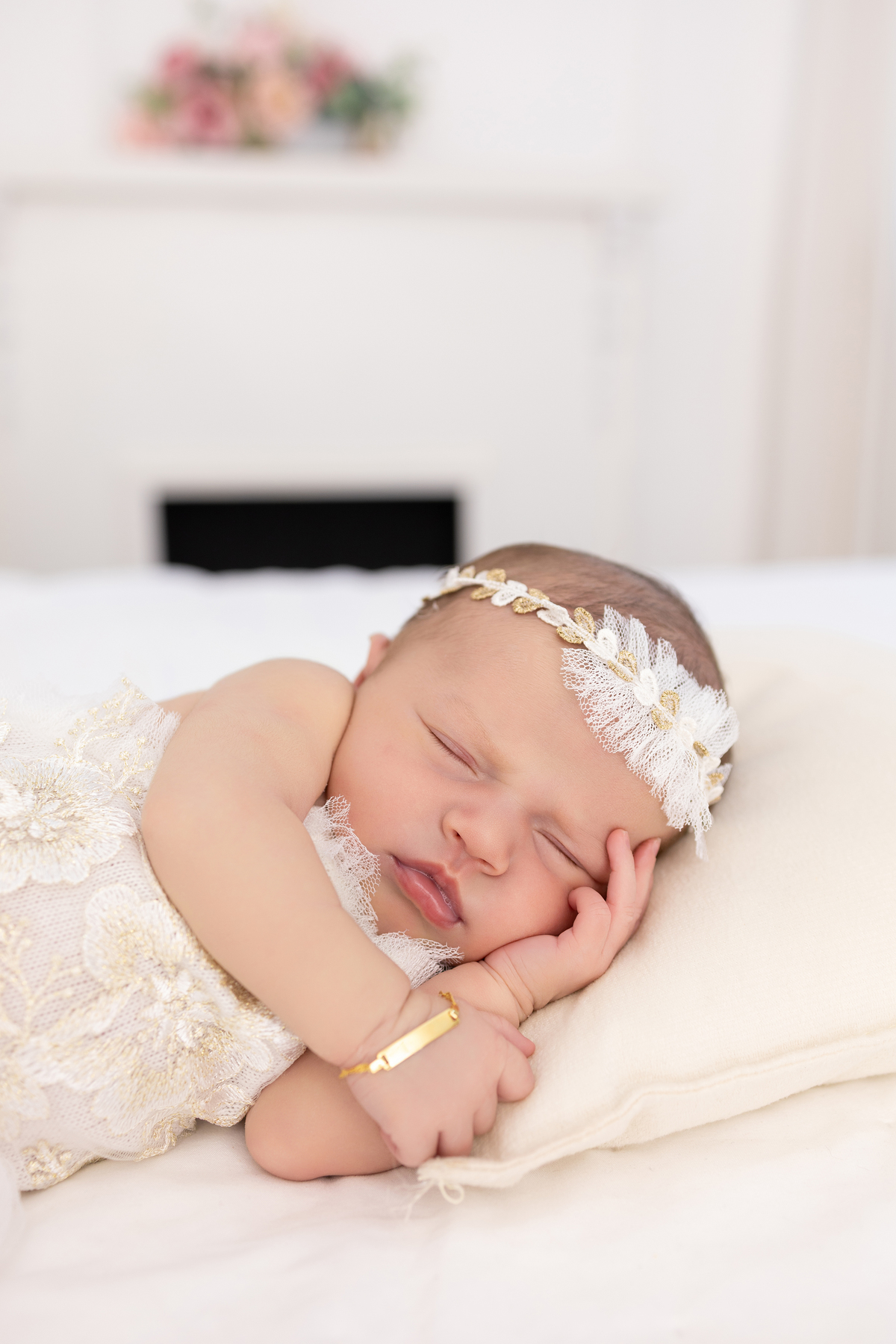 Ensaio Newborn natural da Laura, ensaio em estúdio em Londrina-pr, fotografa especializada em ensaios de bebês em família.