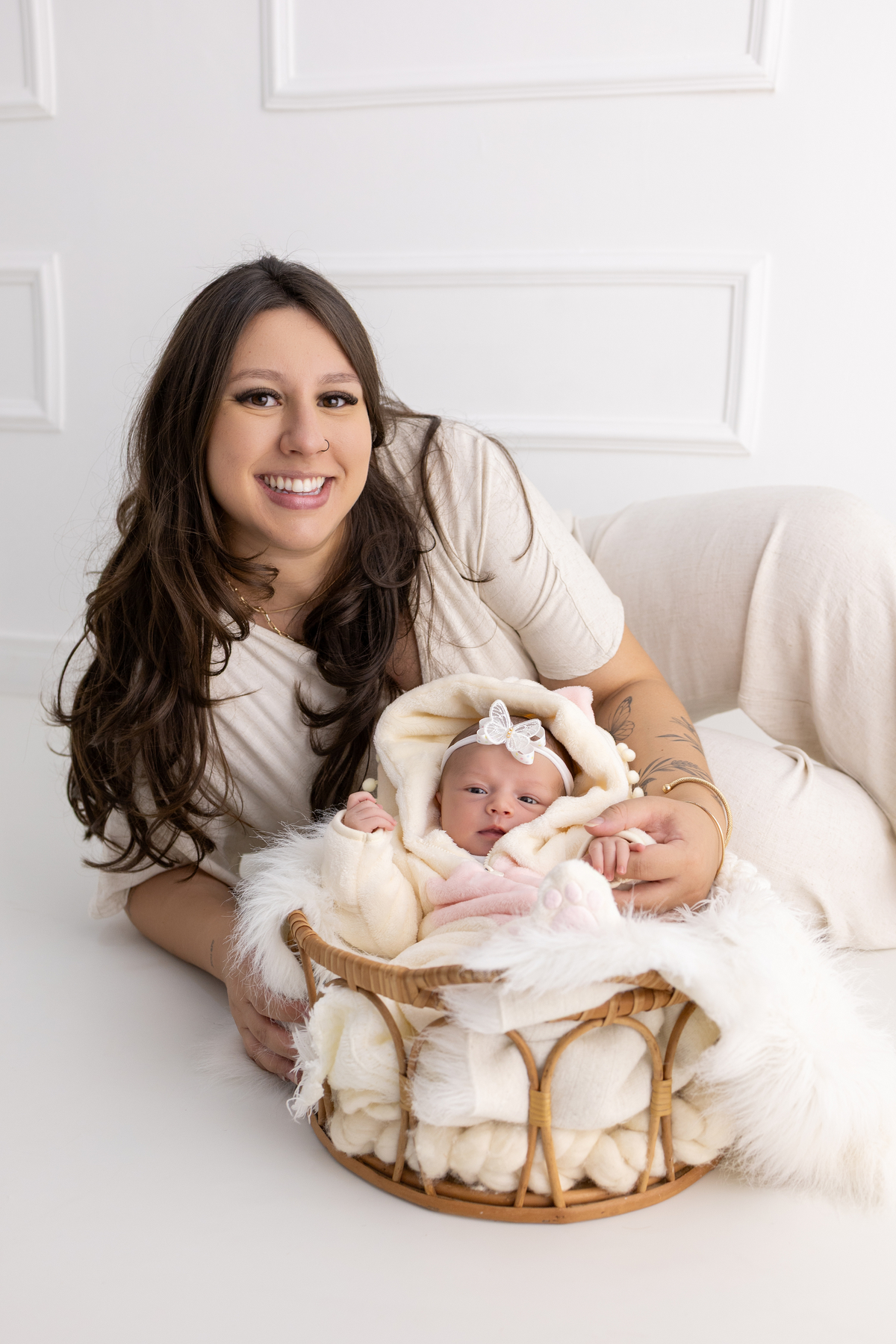 Ensaio Newborn natural da Laura, ensaio em estúdio em Londrina-pr, fotografa especializada em ensaios de bebês em família.