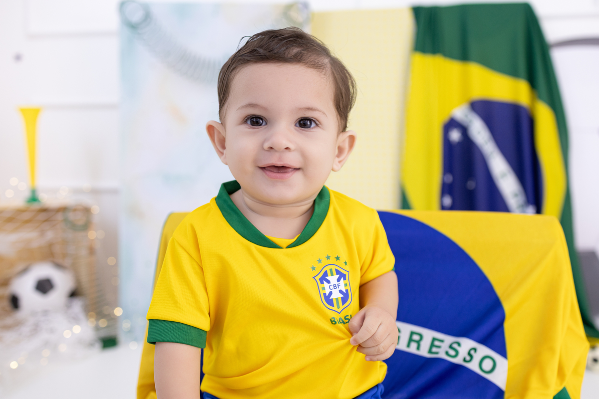 Ensaio especial copa do mundo e inverno no estúdio Gy fotografia. um ensaio foto, alegre e delicado. fotógrafa em Londrina-Pr especializada em ensaios de bebê em estúdio