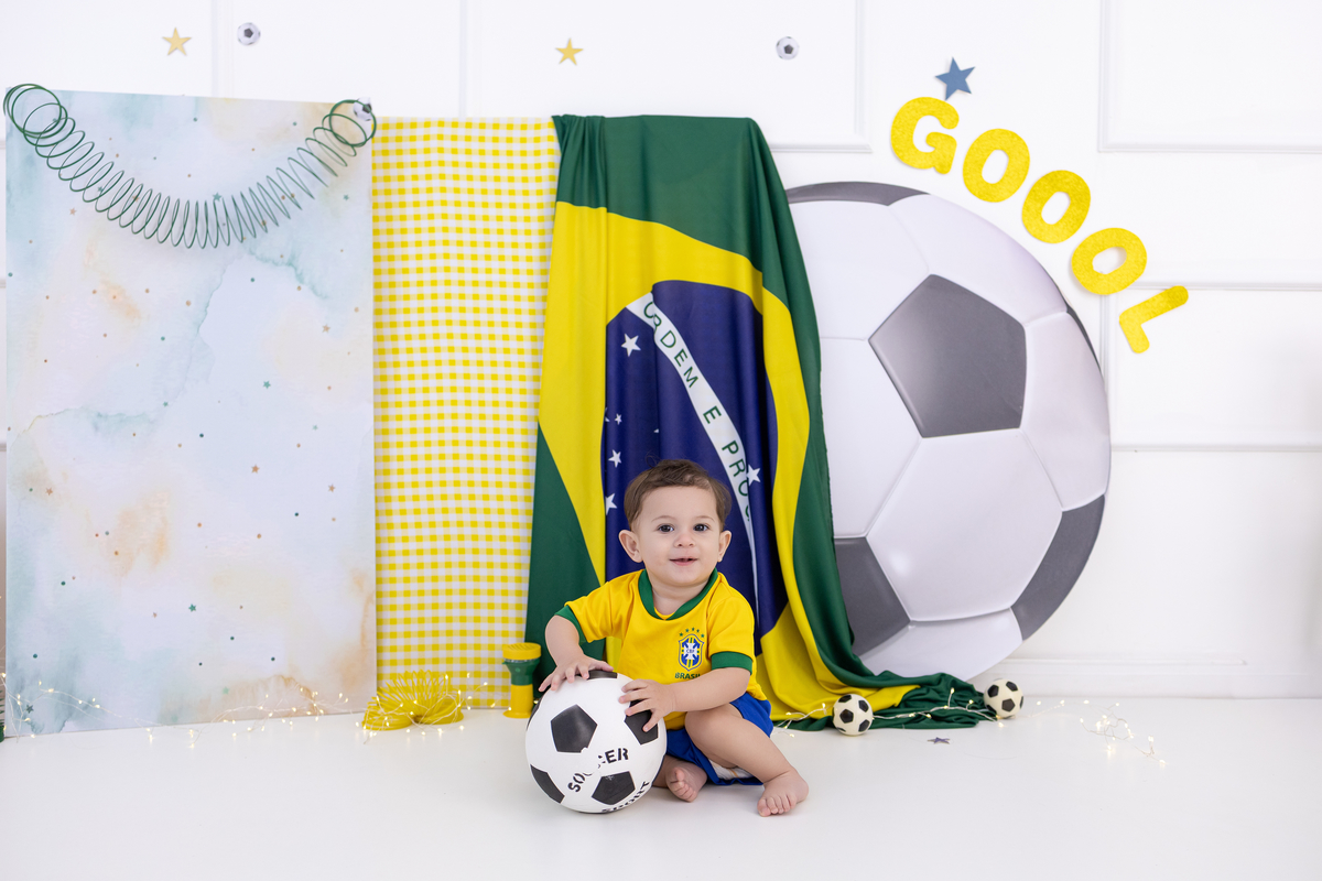 Ensaio especial copa do mundo e inverno no estúdio Gy fotografia. um ensaio foto, alegre e delicado. fotógrafa em Londrina-Pr especializada em ensaios de bebê em estúdio