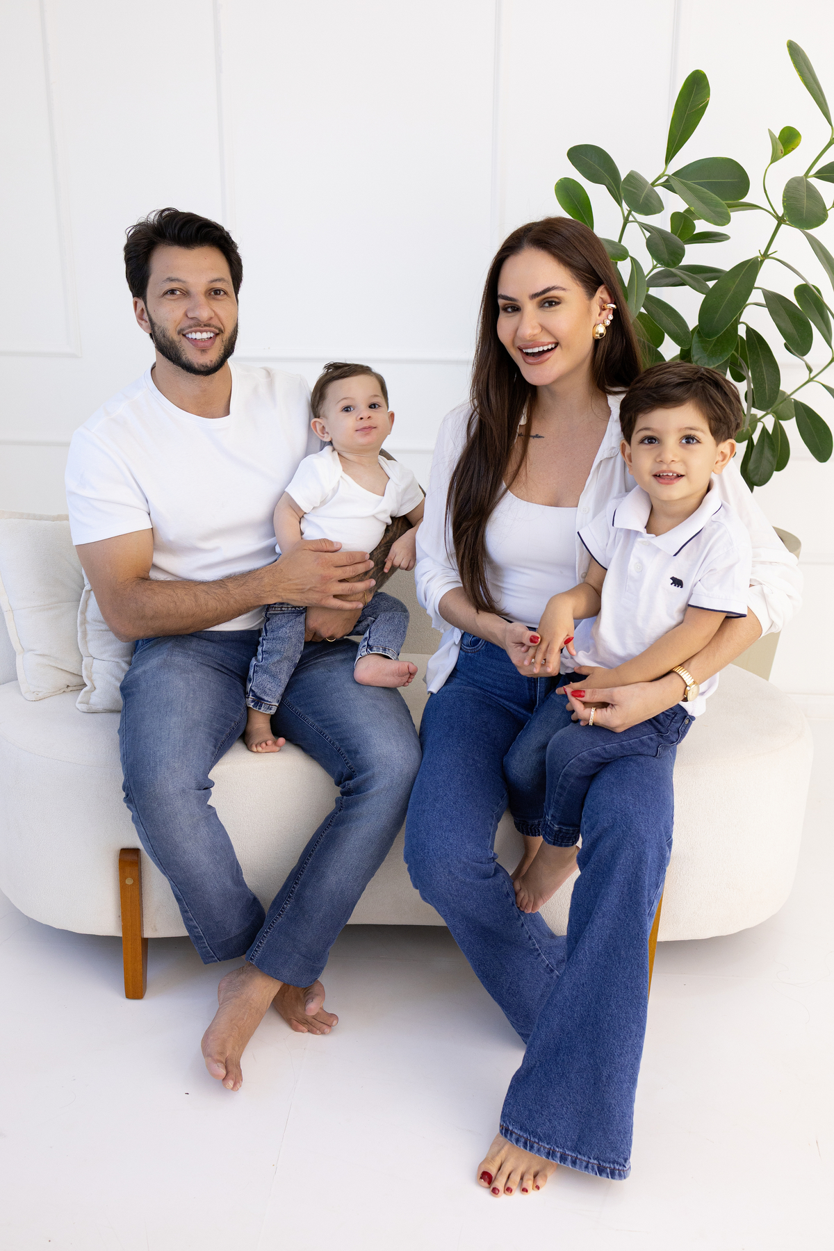 Ensaio especial grande família no estúdio Gy fotografia. um ensaio cheio de significados e carinho. fotógrafa em Londrina-Pr especializada em ensaios de bebê em estúdio