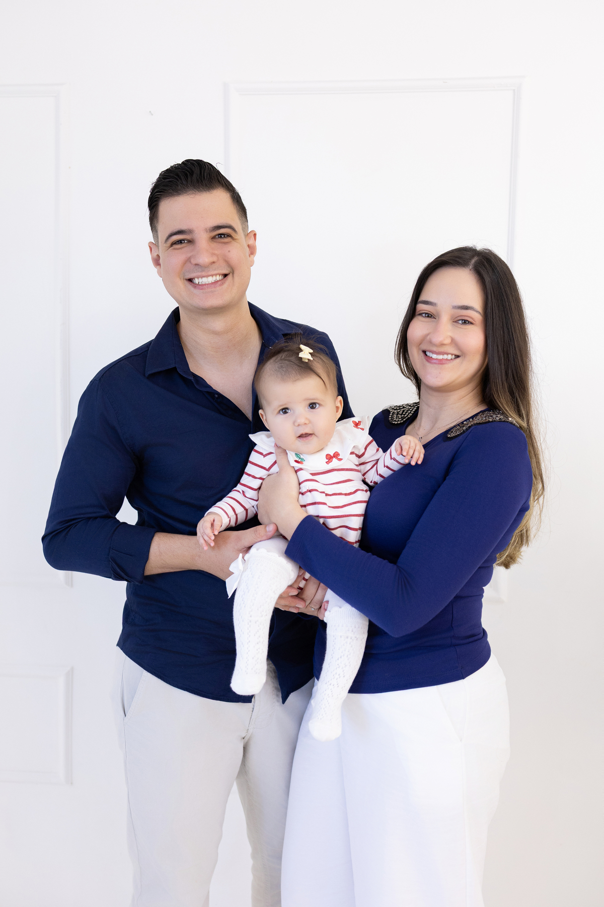 Ensaio especial grande família no estúdio Gy fotografia. um ensaio cheio de significados e carinho. fotógrafa em Londrina-Pr especializada em ensaios de bebê em estúdio
