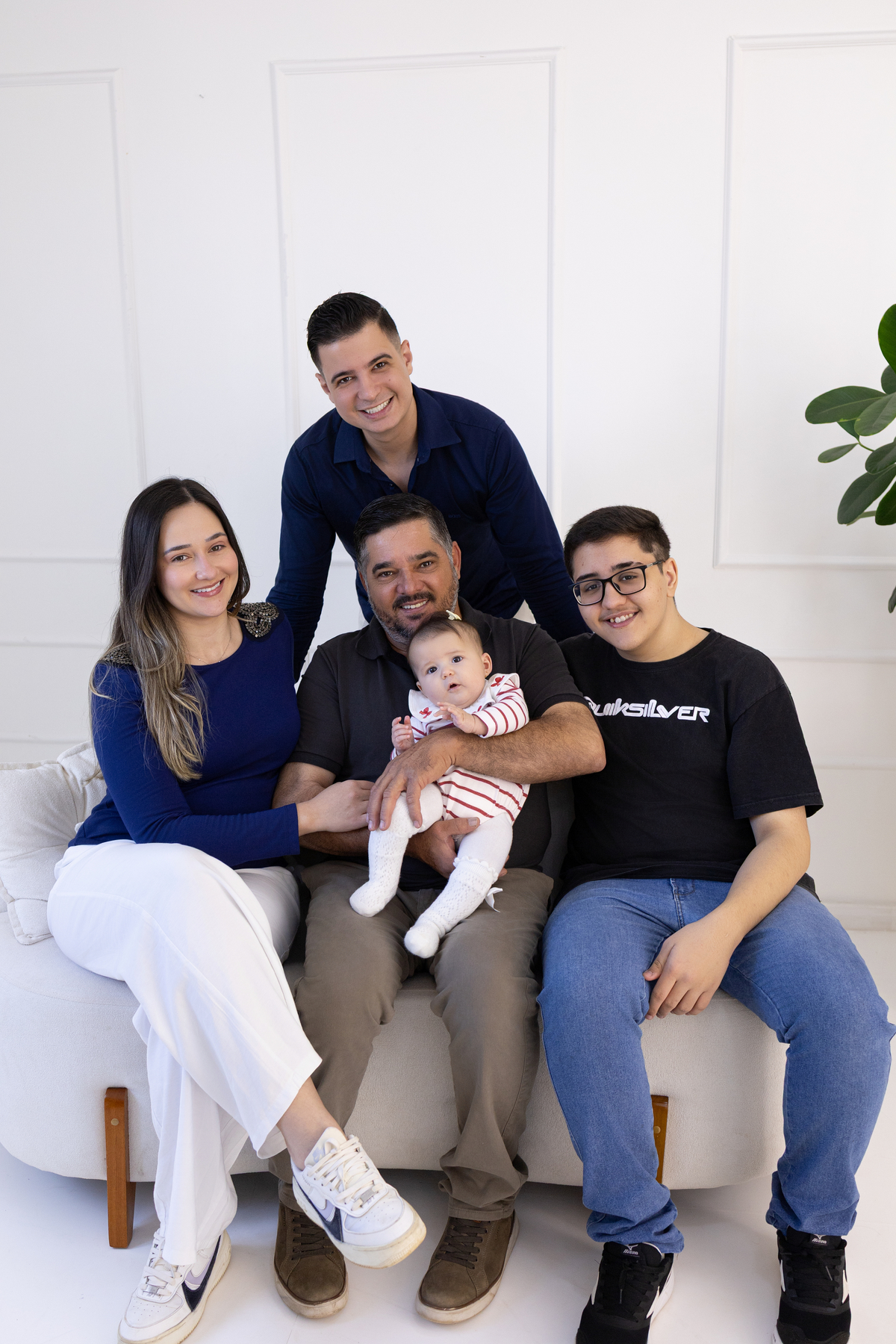 Ensaio especial grande família no estúdio Gy fotografia. um ensaio cheio de significados e carinho. fotógrafa em Londrina-Pr especializada em ensaios de bebê em estúdio