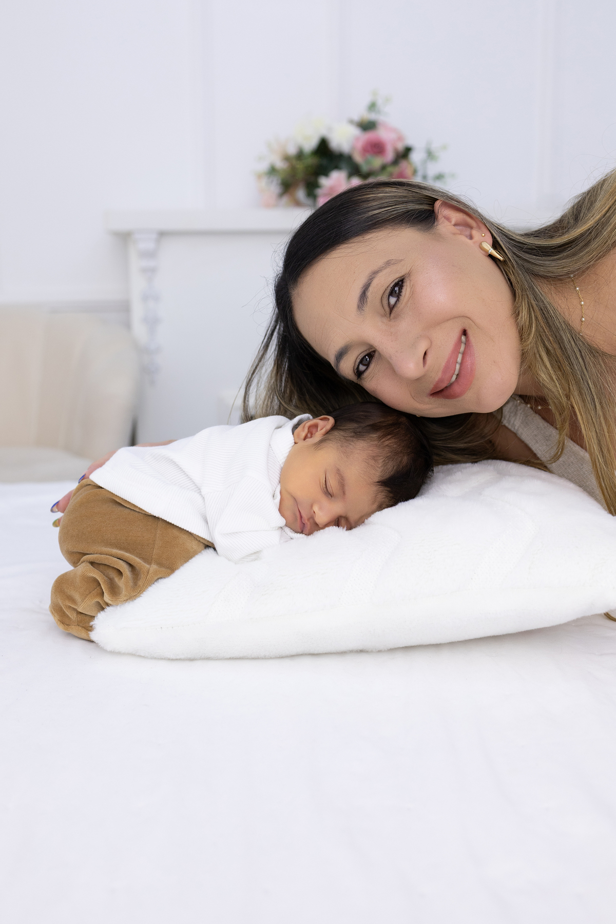 Ensaio Newborn natural do Benício, ensaio em estúdio em Londrina-pr, fotografa especializada em ensaios em bebê em família.