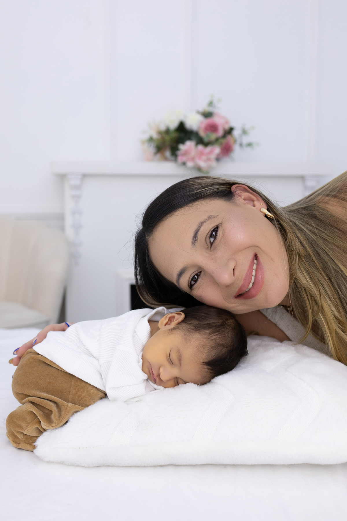 Ensaio Newborn natural do Benício, ensaio em estúdio em Londrina-pr, fotografa especializada em ensaios em bebê em família.