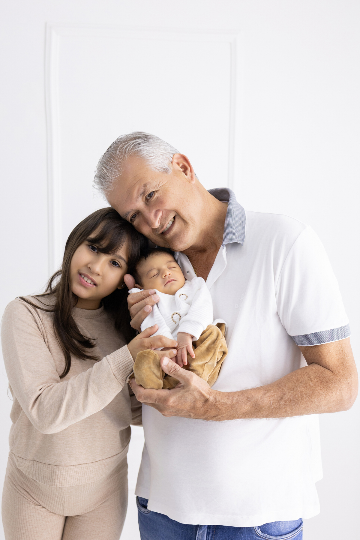 Ensaio Newborn natural do Benício, ensaio em estúdio em Londrina-pr, fotografa especializada em ensaios em bebê em família.