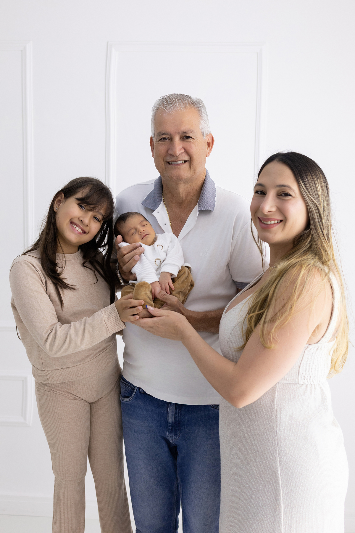 Ensaio Newborn natural do Benício, ensaio em estúdio em Londrina-pr, fotografa especializada em ensaios em bebê em família.