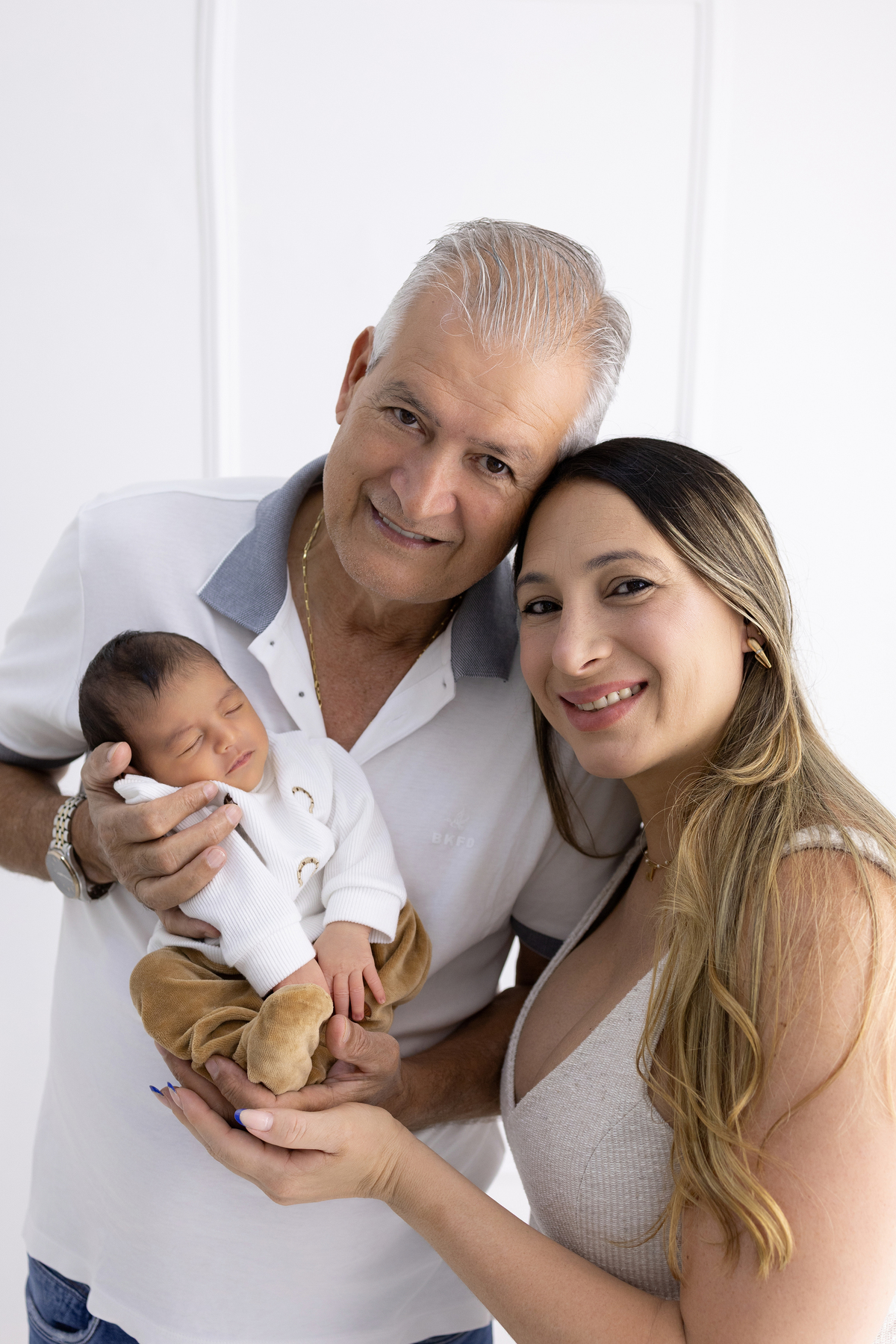 Ensaio Newborn natural do Benício, ensaio em estúdio em Londrina-pr, fotografa especializada em ensaios em bebê em família.