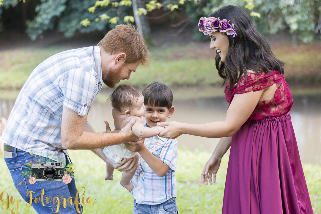 familia reunida e aquele carinho que a gente ama. momento registrado por - Giscellayne | Gy Fotografia