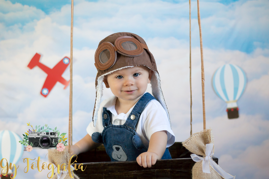 Eduardo adorou o nosso cenário de balão e aviador momento registrado por - Giscellayne | Gy Fotografia