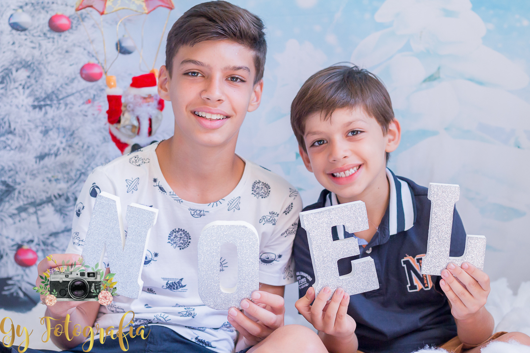 O papai Noel vem aí! Sessão de natal em londrina registrado pela fotografa Giscellayne | Gy Fotografia, fotografo em londrina especializada em ensaios fotográficos de família, gestante, bebês, crianças e newborn