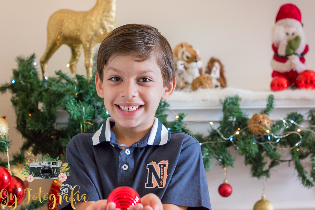 sorriso mais verdadeiro impossível! Sessão de natal em londrina registrado pela fotografa Giscellayne | Gy Fotografia, fotografo em londrina especializada em ensaios fotográficos de família, gestante, bebês, crianças e newborn