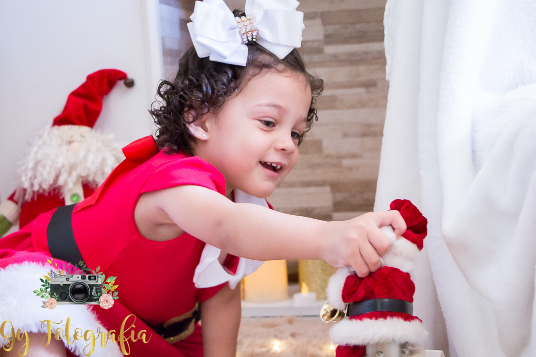 Mini ensaio de natal, momento registrado pela Giscellayne | Gy Fotografia, fotografo em londrina, especializada em ensaios fotográficos de família, bebes, gestantes e crianças.