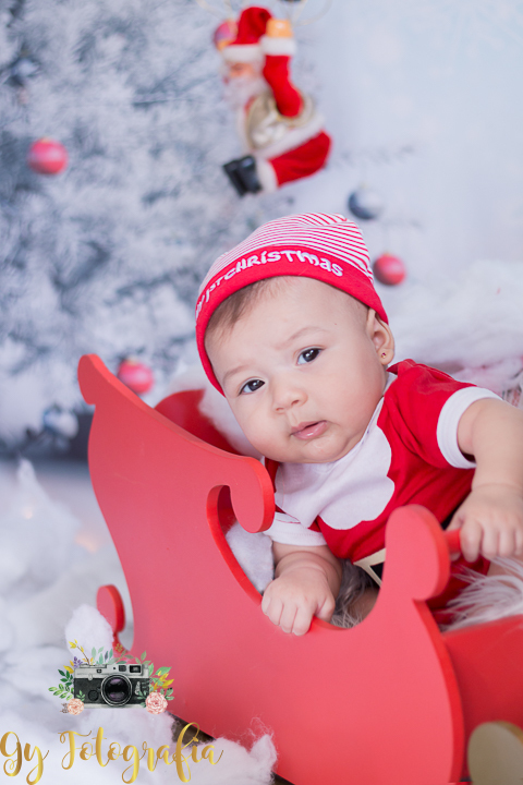 bebê curiosa! Momento registrado pela Giscellayne | Gy fotografia, fotografo em londrina especializado em ensaio de bebes, crianças, gestantes.