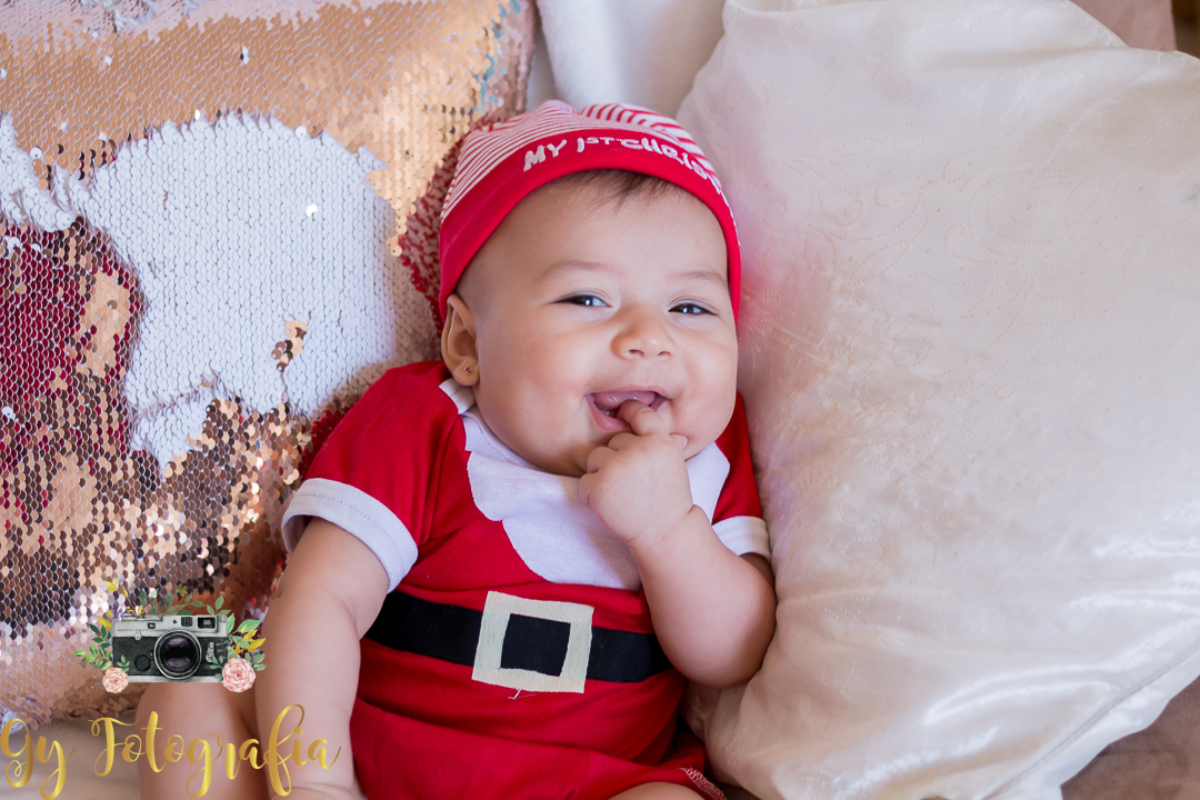 esse sorrisinho sapeca que a gente ama! Momento registrado pela Giscellayne | Gy fotografia, fotografo em londrina especializado em ensaio de bebes, crianças, gestantes.