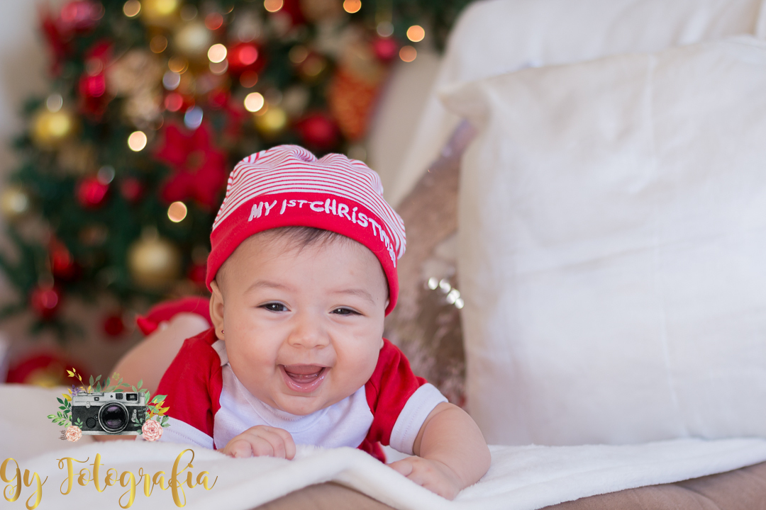 sorriso fofo da bebe Alice. Momento registrado pela Giscellayne | Gy fotografia, fotografo em londrina especializado em ensaio de bebes, crianças, gestantes.