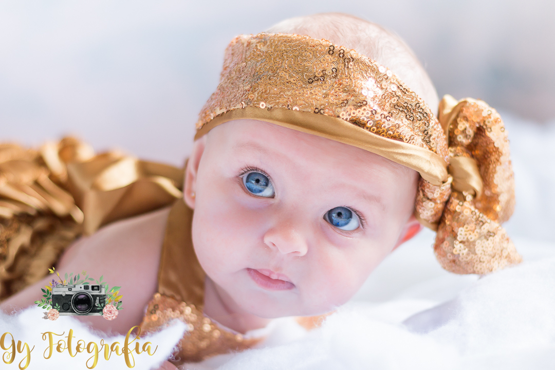 mini sessão de natal mais fofa com esses olhos azuis mais lindo! Momento registrado pela Giscellayne | Gy fotogragrafia, fotografo em londrina, especializada em ensaios de bebe, gestantes e crianças.