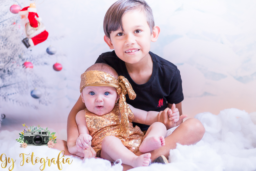 Ana clara e seu irmão Anthony, só amor! Momento registrado pela Giscellayne | Gy fotogragrafia, fotografo em londrina, especializada em ensaios de bebe, gestantes e crianças.