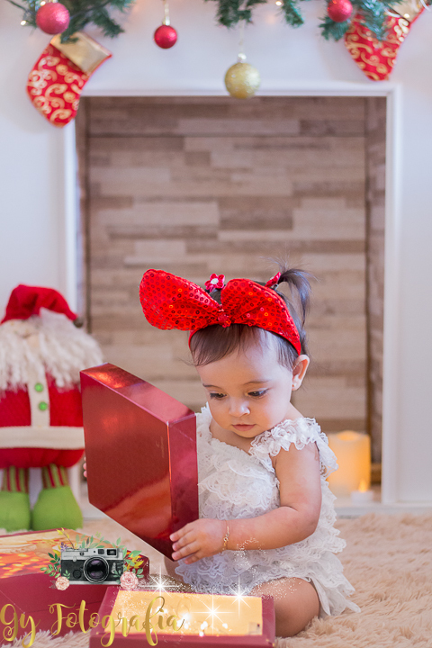 abriu a caixinha de presente. momento registrado pela fotografa Giscellayne | Gy fotografia, fotografo em londrina especializado em ensaios de gestante, bebe, crianças e família!