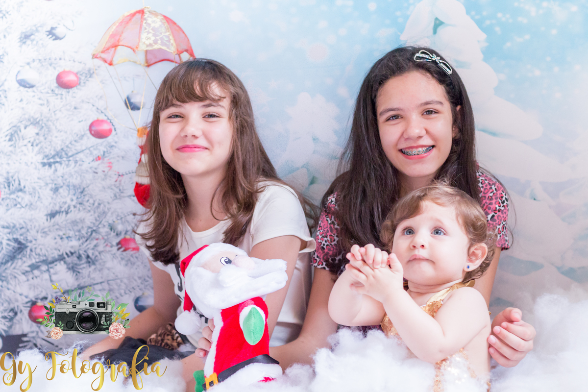 as priminhas também participaram do ensaio. Momento registrado pela Giscellayne | Gy fotografia, fotografo especializado em ensaio de familia, gestante, bebes e crianças. sessão fotografica de natal.