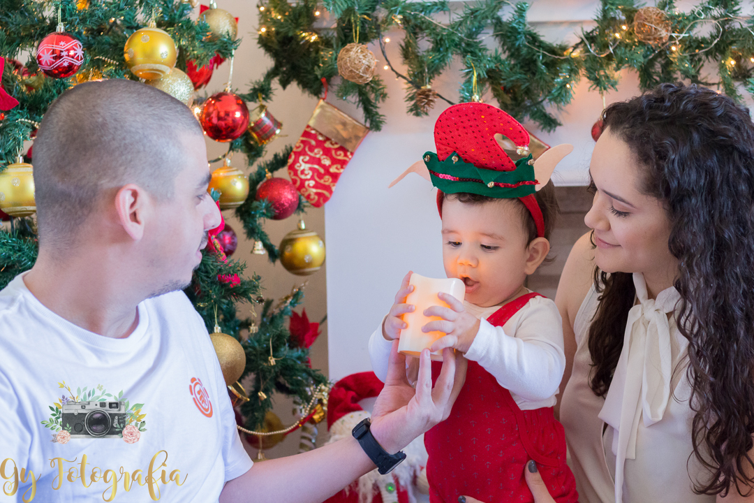 olha só essa vela mamae! Momento registrado pela Giscellayne | Gy Fotografia, fotografo em Londrina especializada em ensaios de mamaes gravidas, gestantes, bebes e crianças.