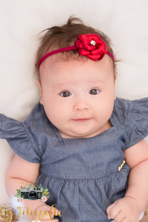olhinho de jabuticaba mais fofo. Momento registrado pela Giscellayne | Gy Fotografia, fotografo em Londrina especializada em ensaios de mamaes gravidas, gestantes, bebes e crianças.