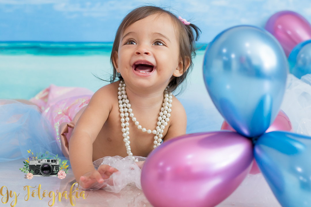 encantadora essa pequena! Momento registrado pela fotografa Giscellayne | Gy fotografia, fotografo em Londrina especializado em ensaios de bebes e crianças.